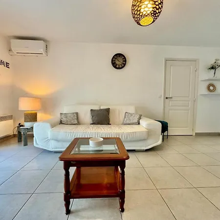 Mickael - De Standing 4 Prs - A 300m Appartement *